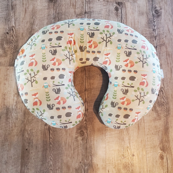 leachco nursing pillow cover